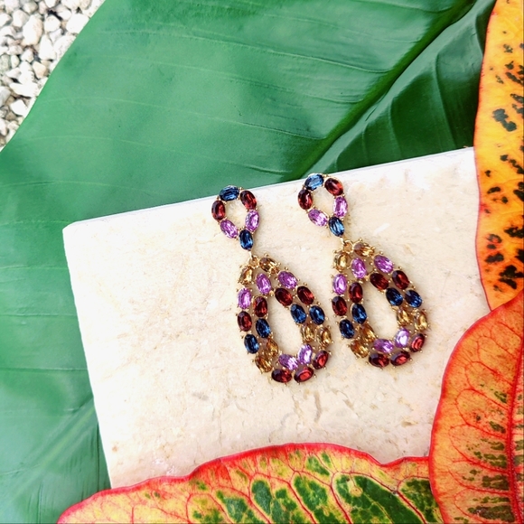Pashion Footwear Jewelry - Dangle drop shape glass rhinestone earrings.